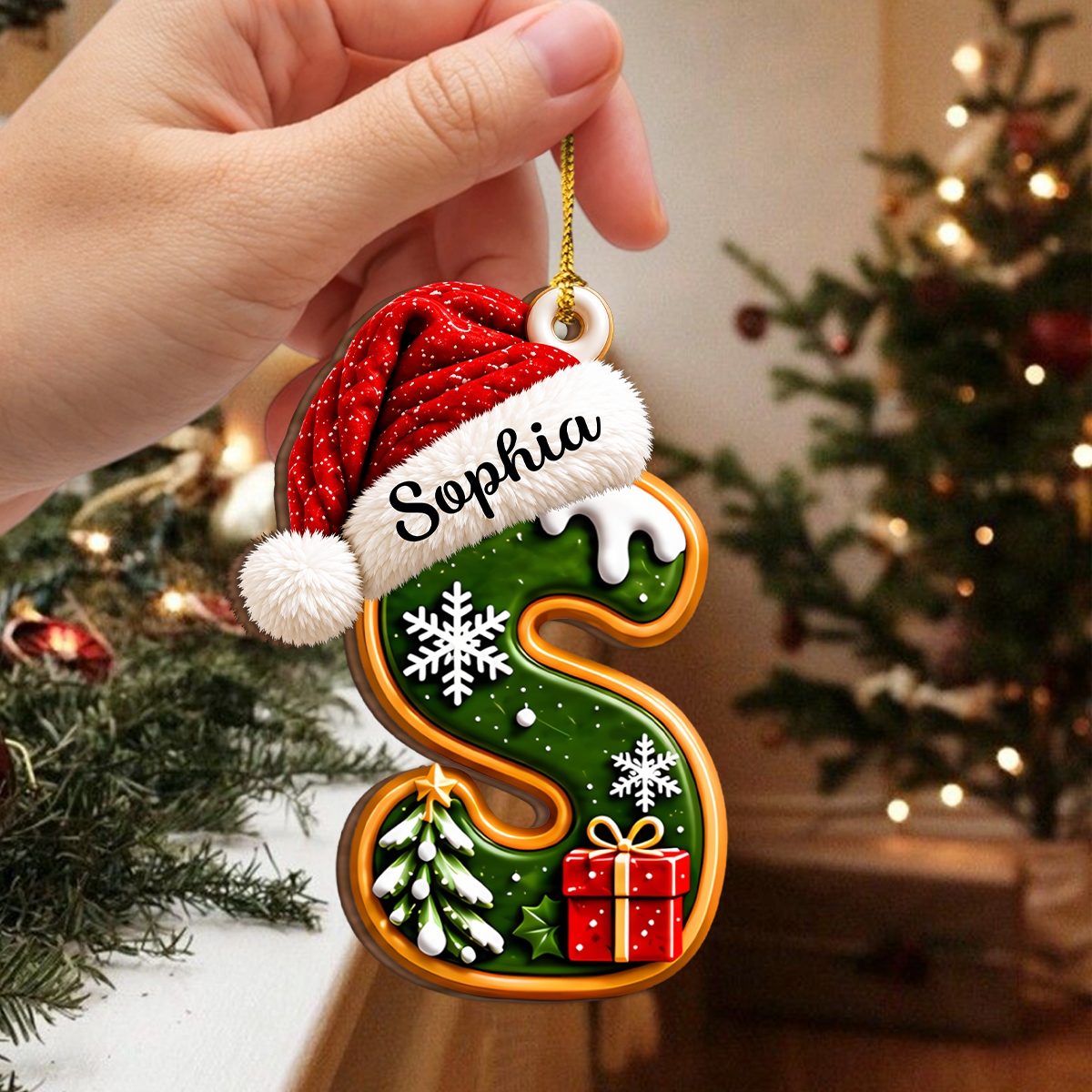 Personalized Wooden Ornament with Santa Hat Letter Design, Festive Tree Decor, Unique Gift for Family